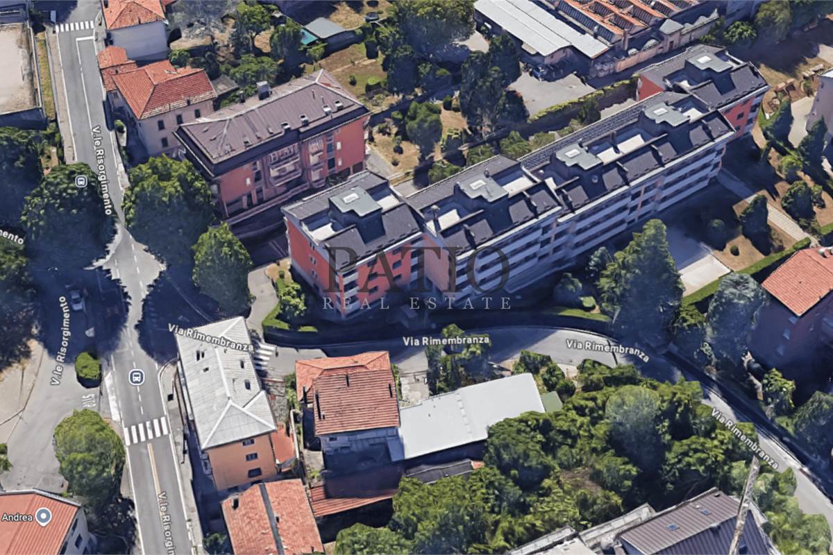 Como Breccia - Ampio Trilocale con Balconi e Box