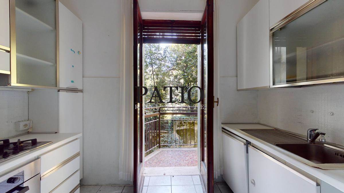 Como - Bilocale con balcone