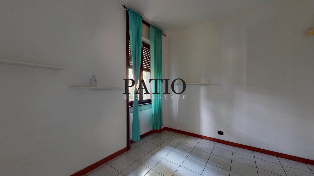 Como - Bilocale con balcone