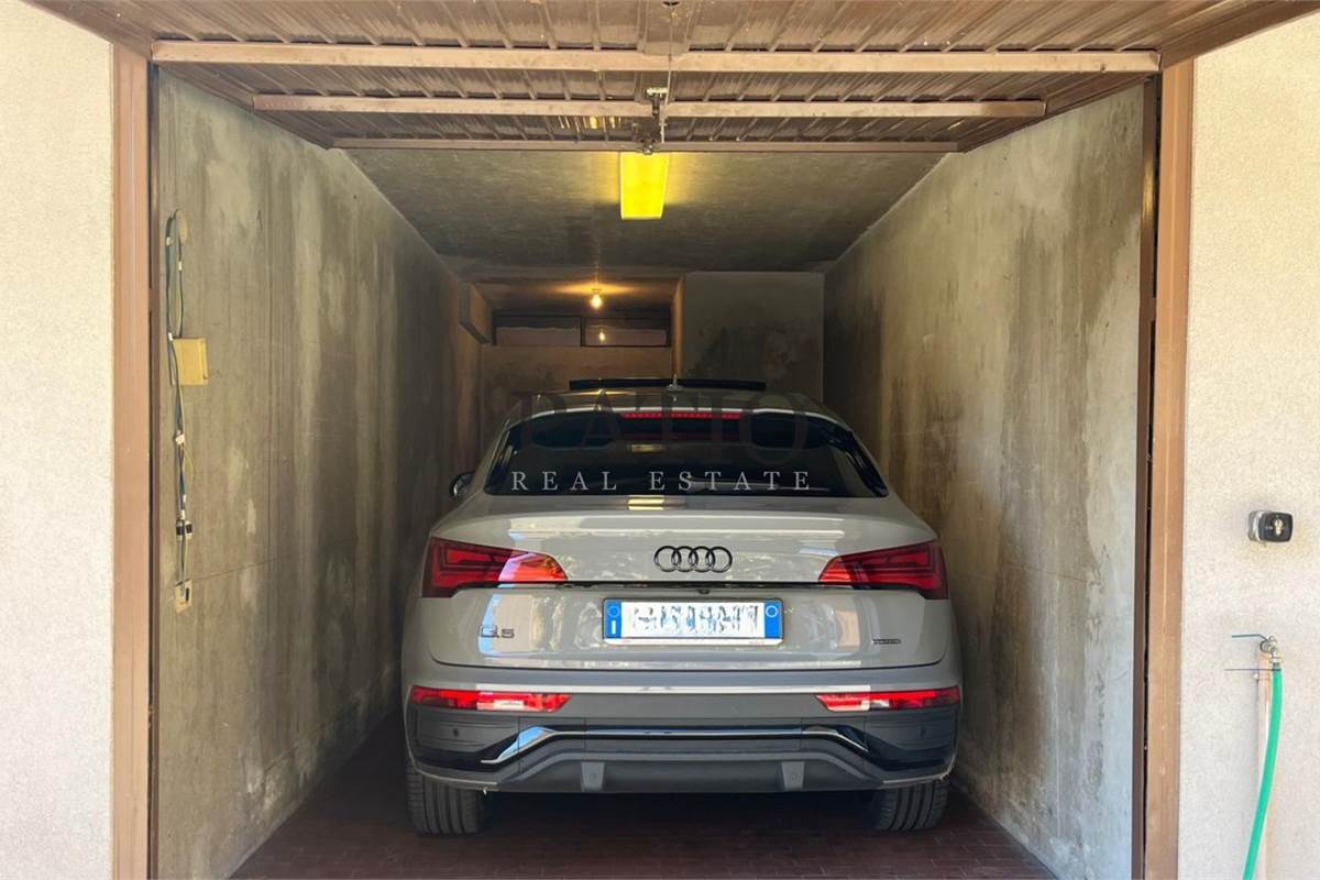 Como Breccia - Ampio Trilocale con Balconi e Box