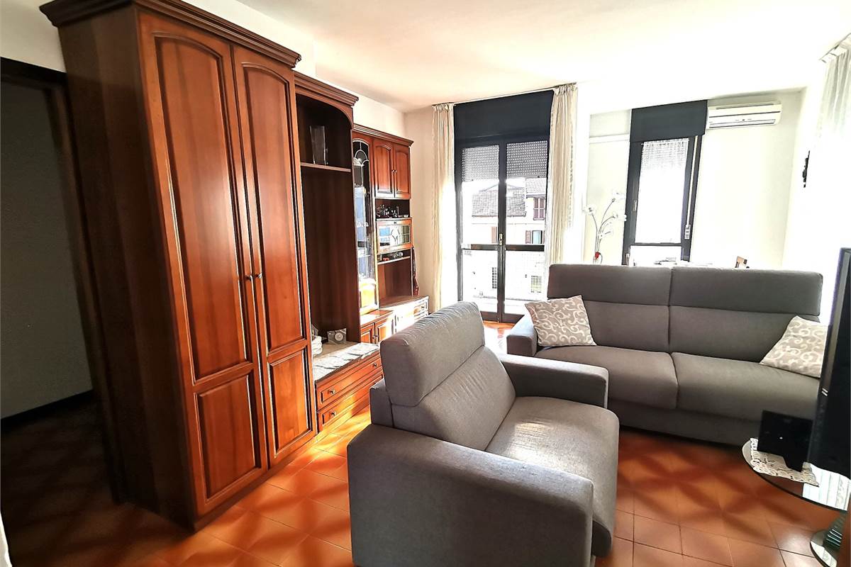 Trilocale con balcone 