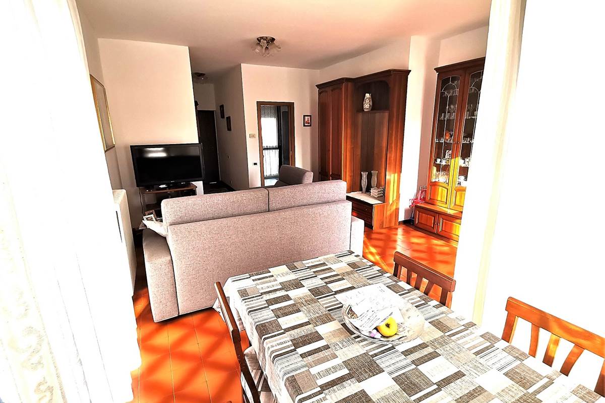 Trilocale con balcone 