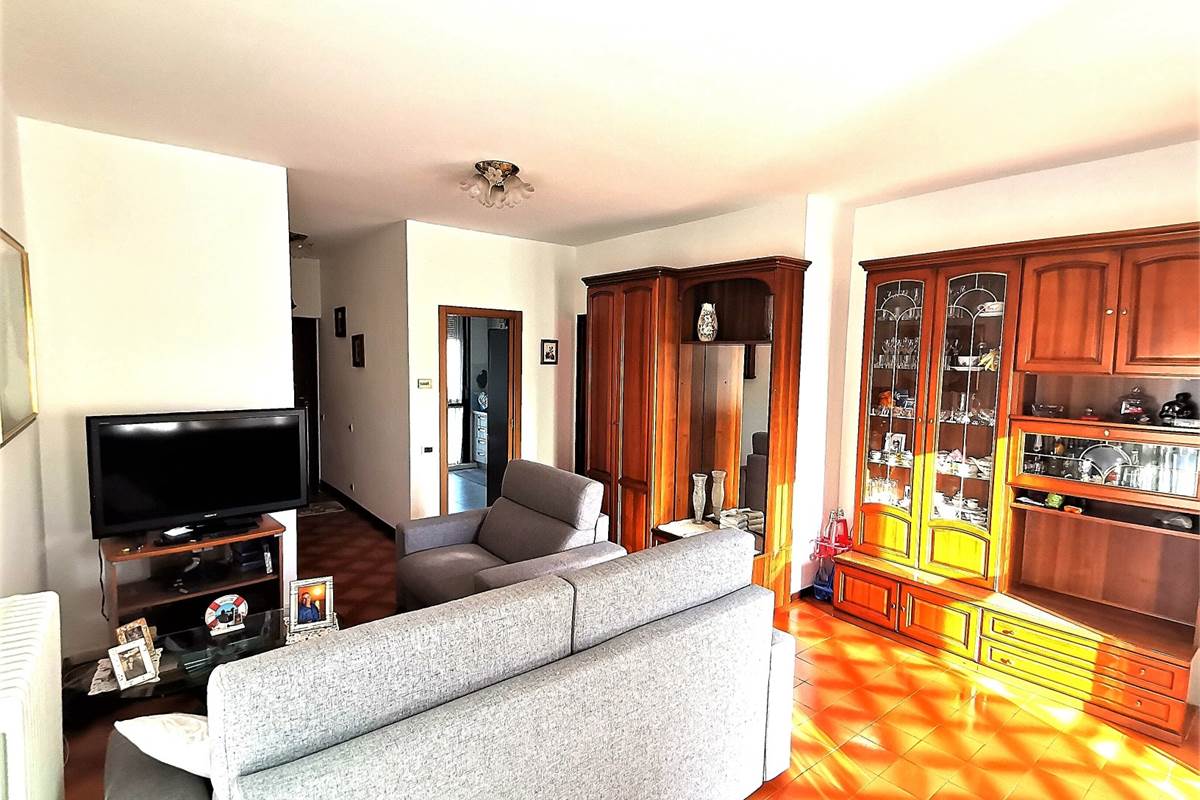 Trilocale con balcone 