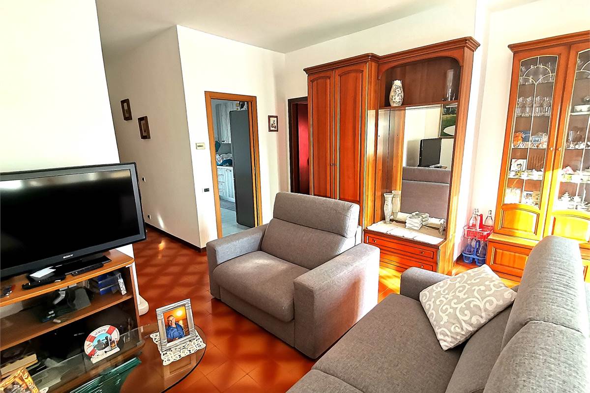Trilocale con balcone 