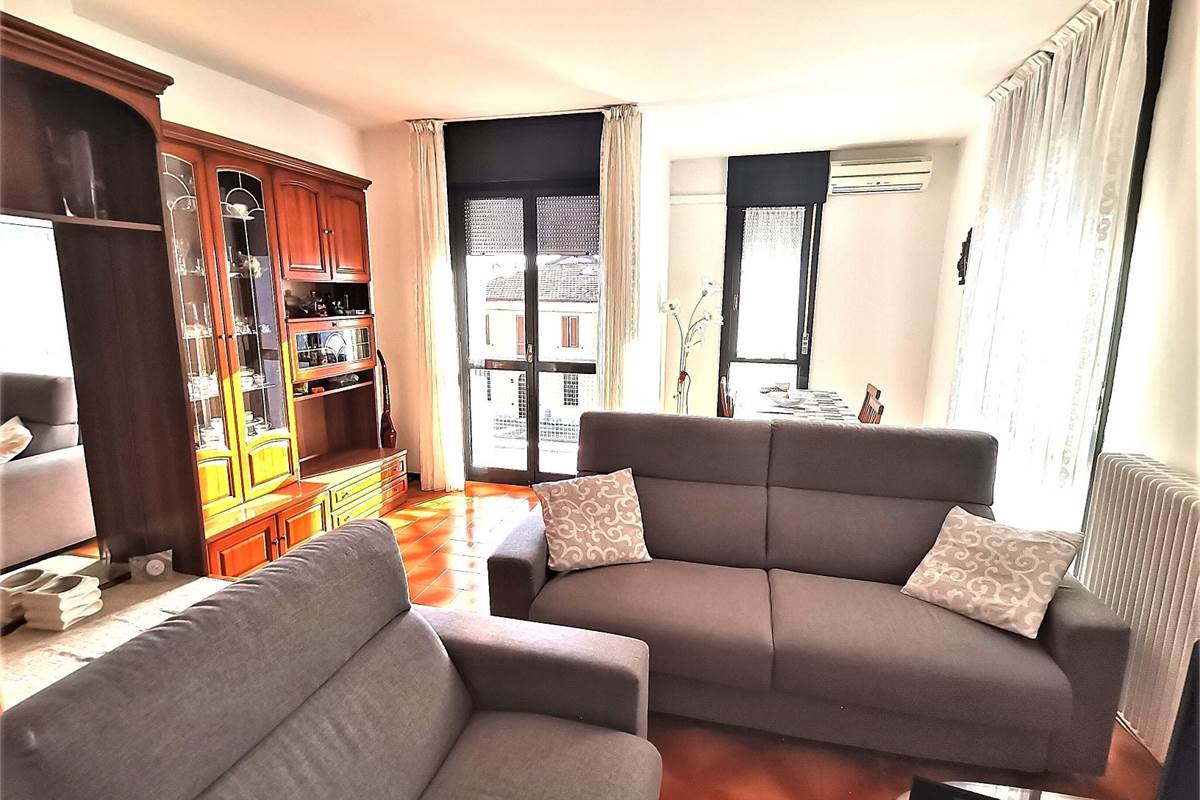 Trilocale con balcone 