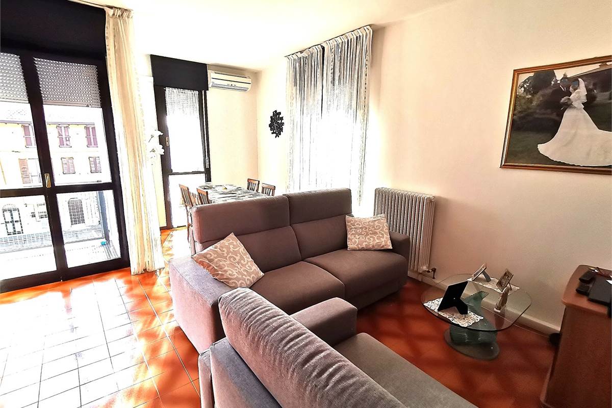 Trilocale con balcone 