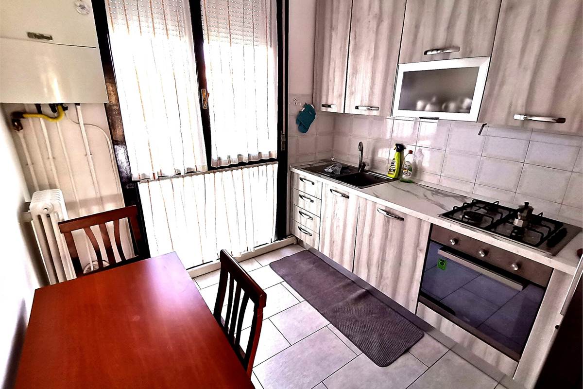 Trilocale con balcone 