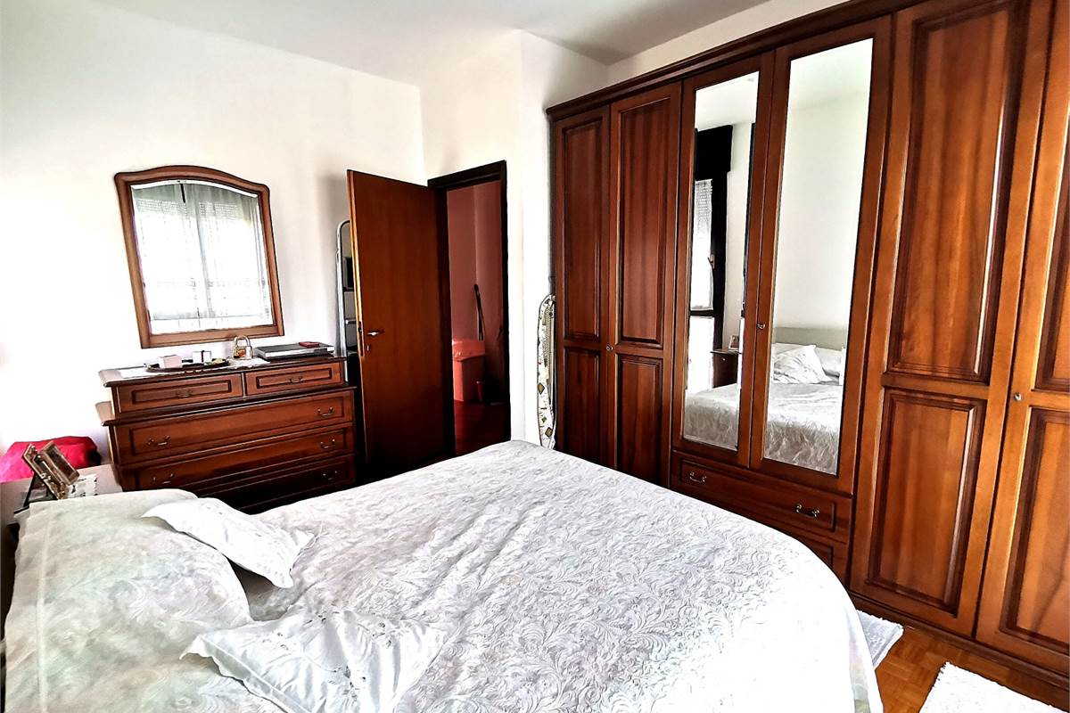 Trilocale con balcone 