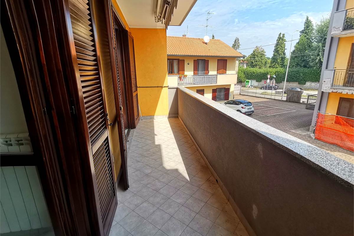 Trilocale in palazzina con due balconi