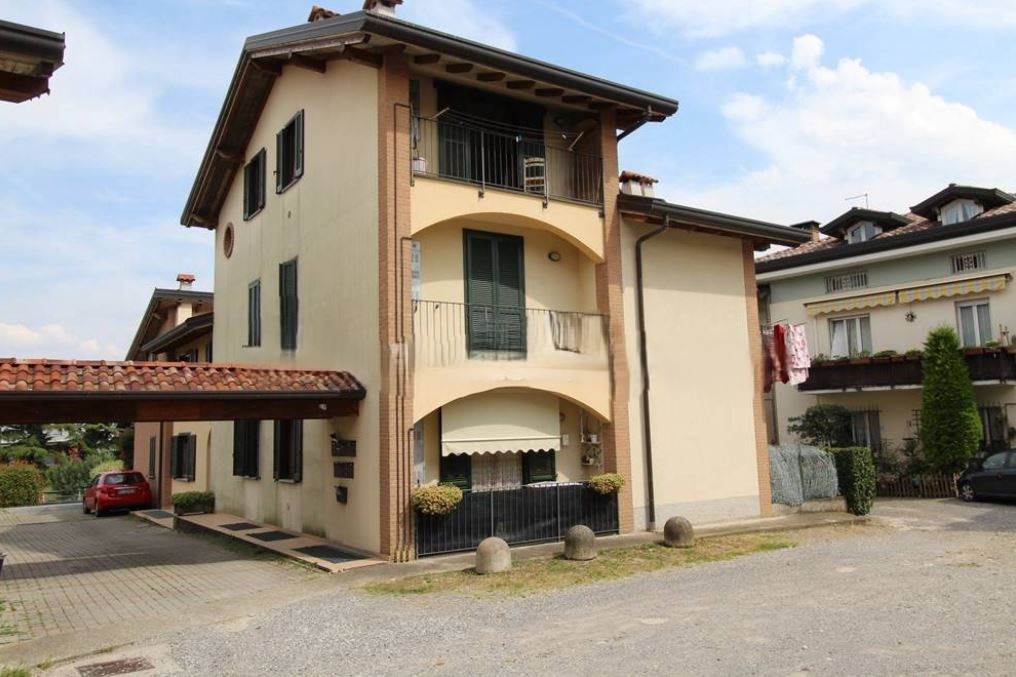 Particolare monolocale con taverna e 2 bagni