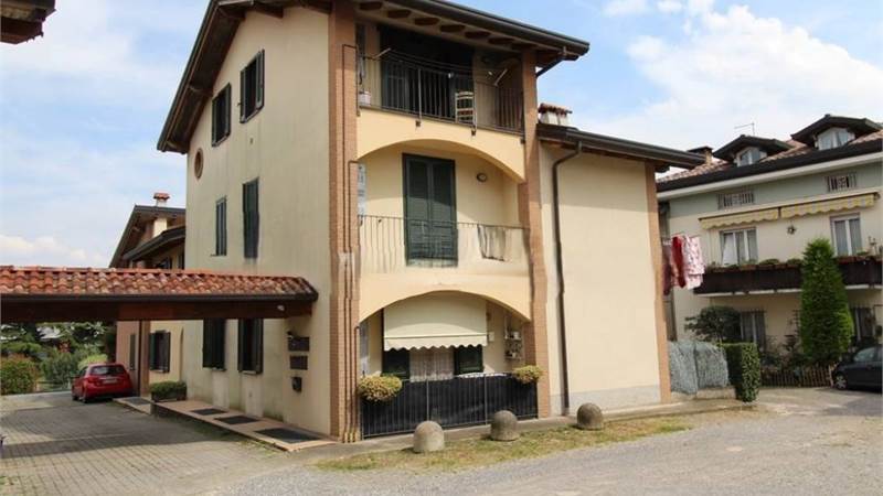 Particolare monolocale con taverna e 2 bagni