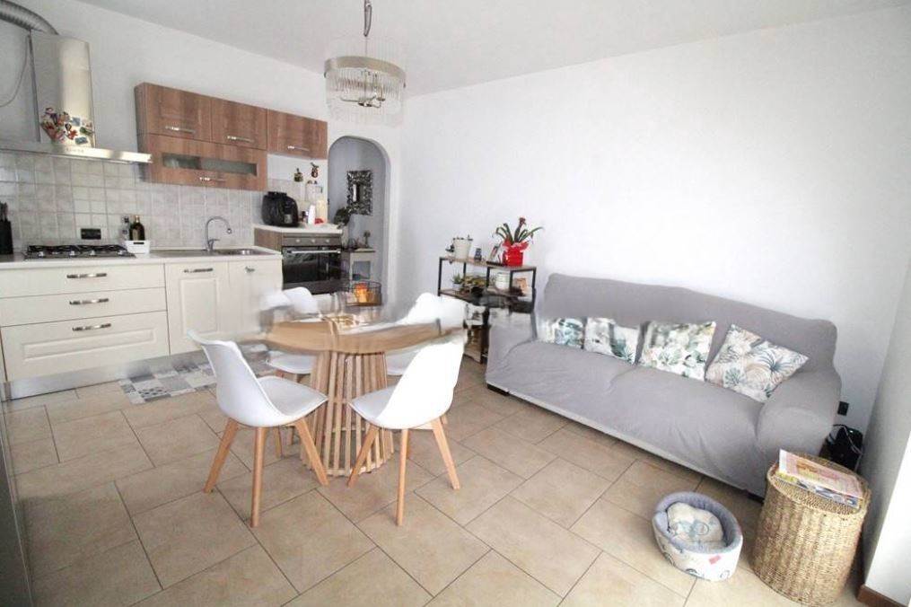 Particolare monolocale con taverna e 2 bagni