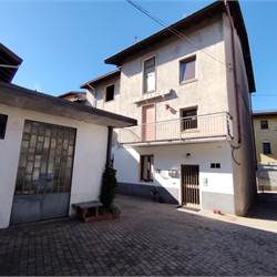 trilocale con balcone box e magazzino