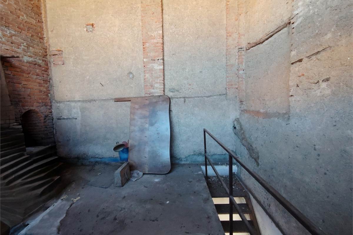 trilocale con balcone box e magazzino