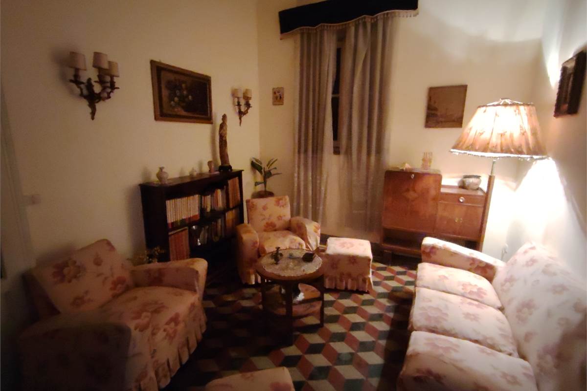 Intero compendio con chiostro interno