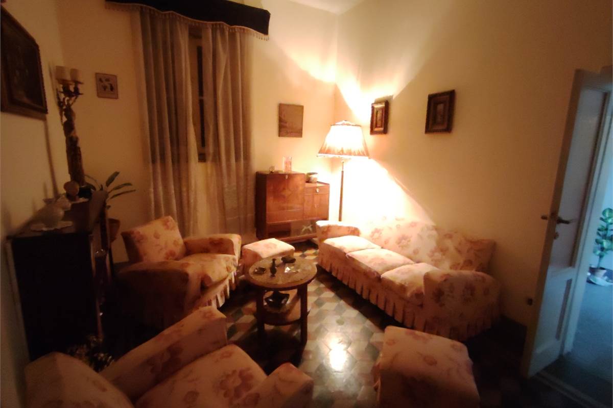 Intero compendio con chiostro interno