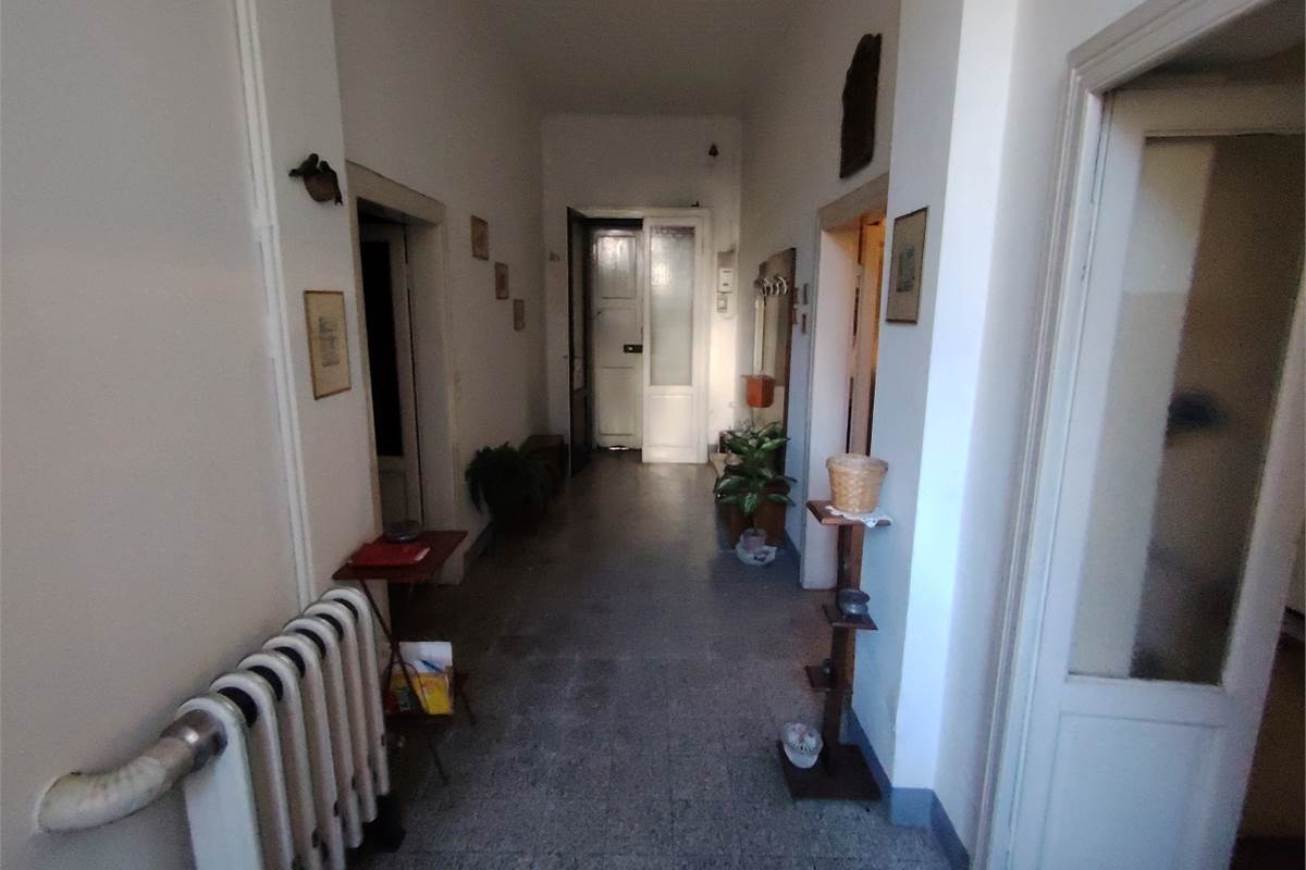 Intero compendio con chiostro interno