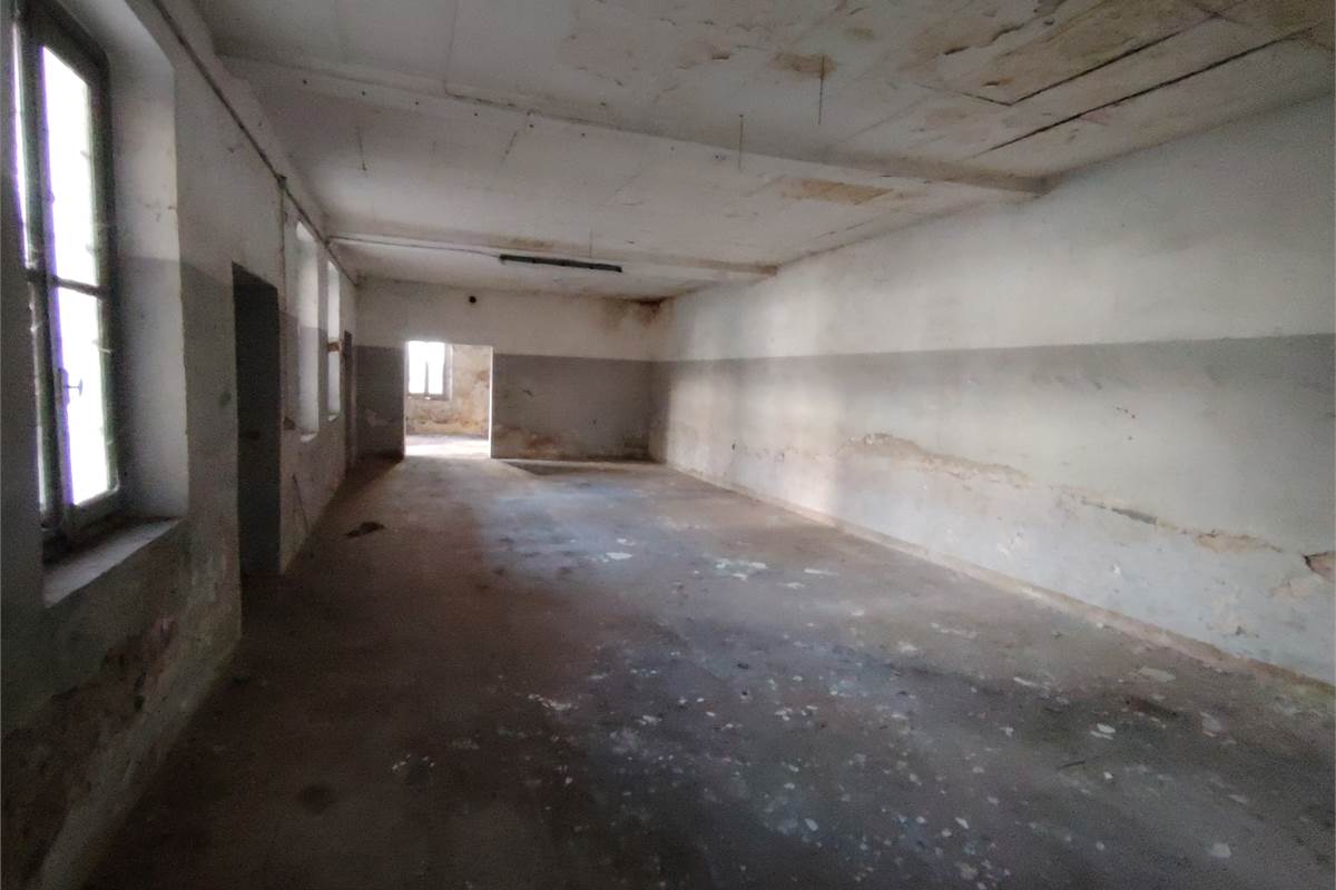 Intero compendio con chiostro interno