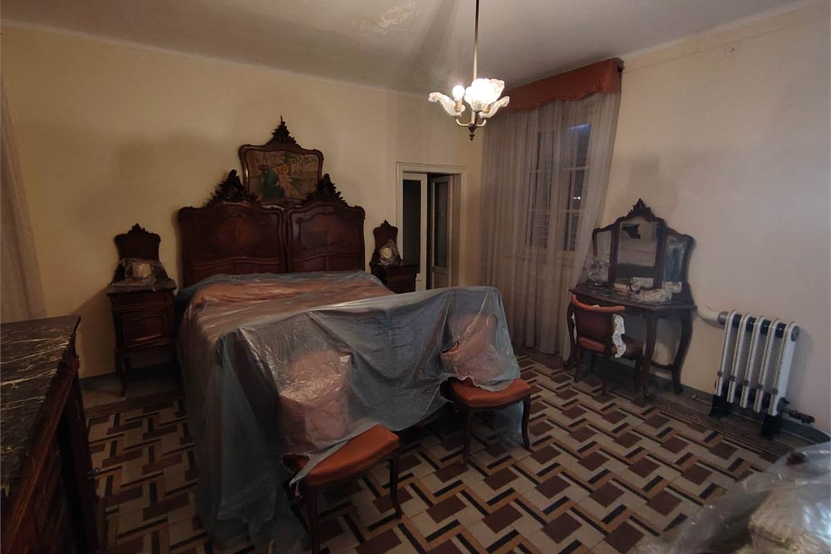 Intero compendio con chiostro interno