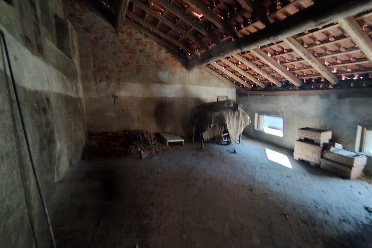 Intero compendio con chiostro interno