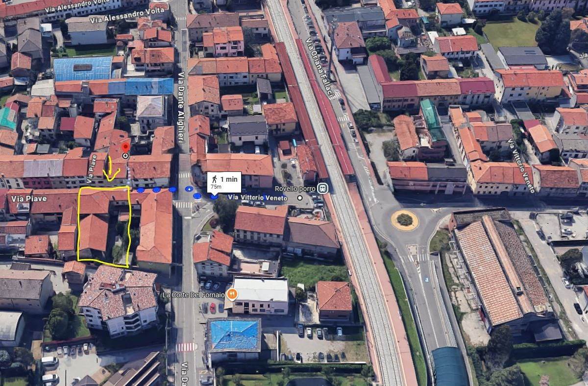 Intero compendio con chiostro interno