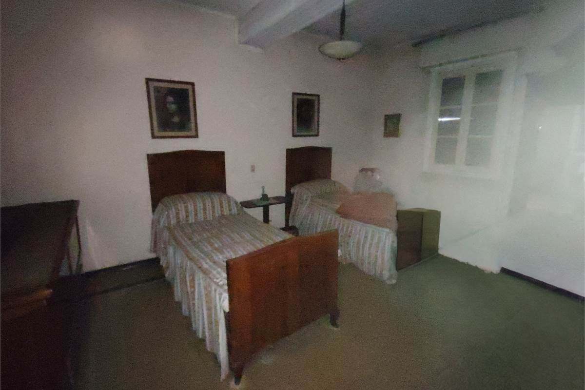 Intero compendio con chiostro interno