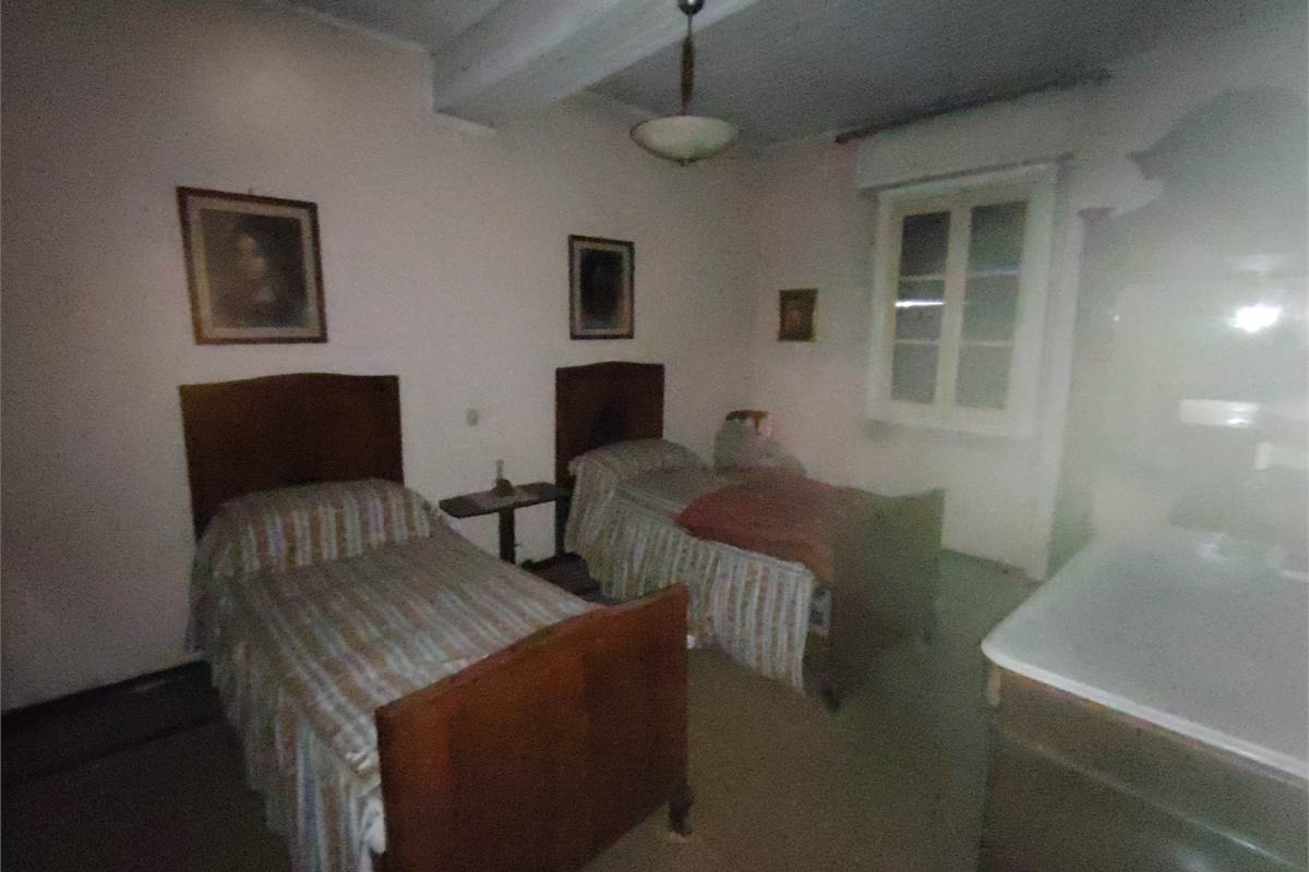 Intero compendio con chiostro interno