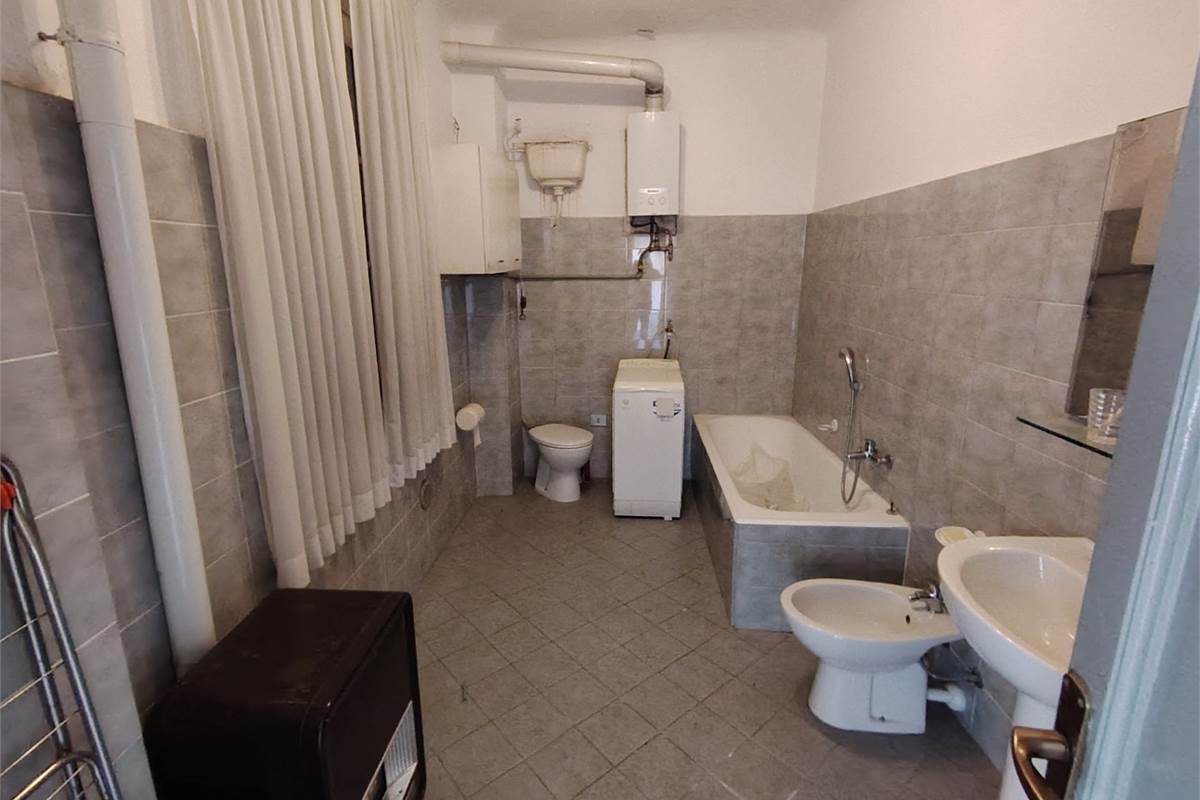 Intero compendio con chiostro interno