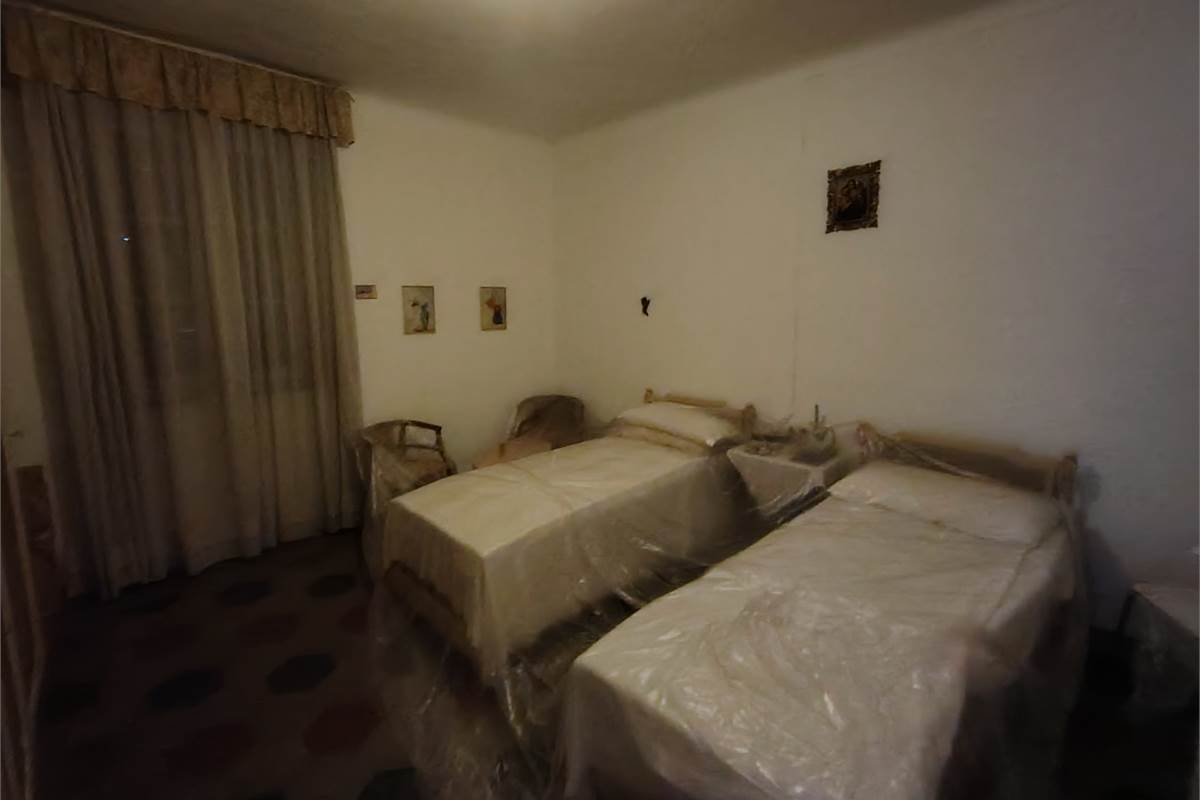 Intero compendio con chiostro interno