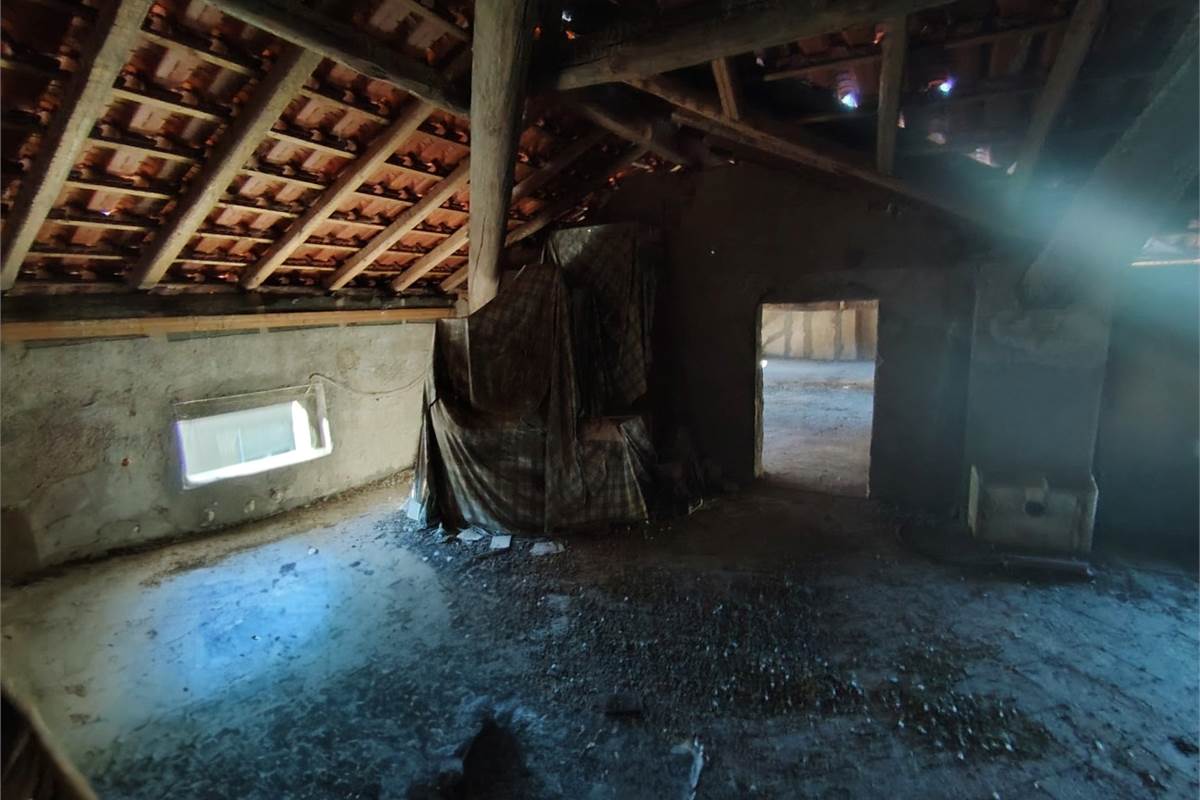 Intero compendio con chiostro interno