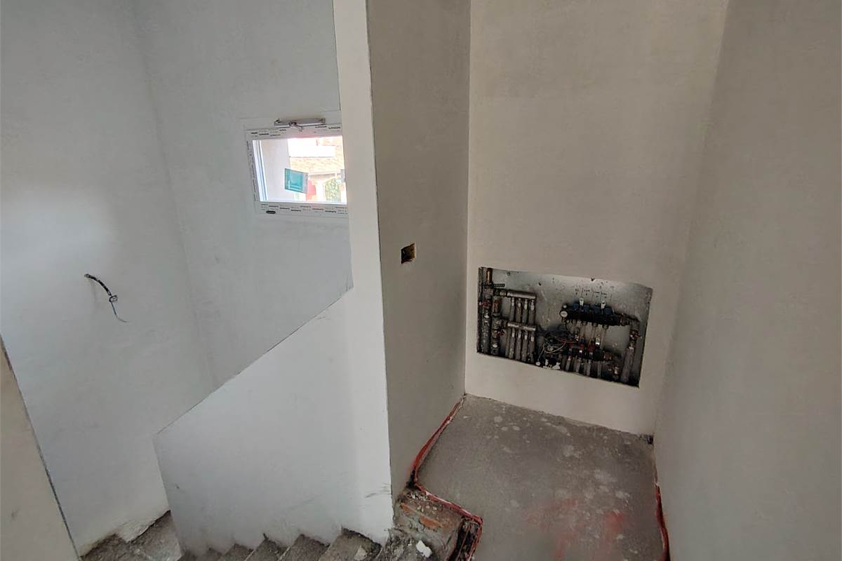 Villa Unifamiliare con ampio giardino e box doppio