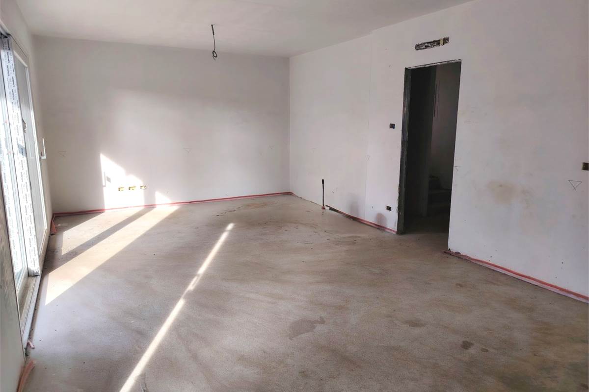 Villa Unifamiliare con ampio giardino e box doppio