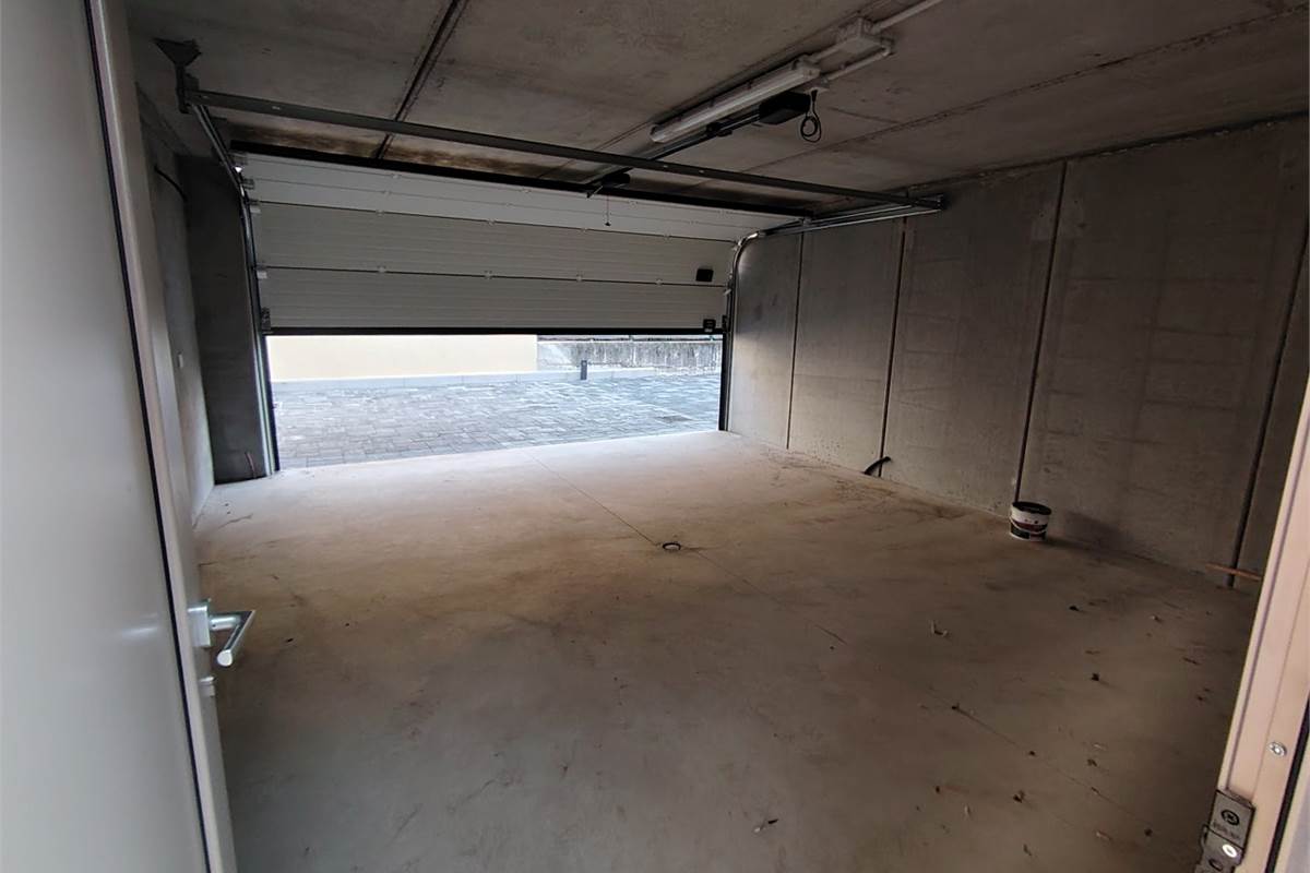 Villa Unifamiliare con ampio giardino e box doppio