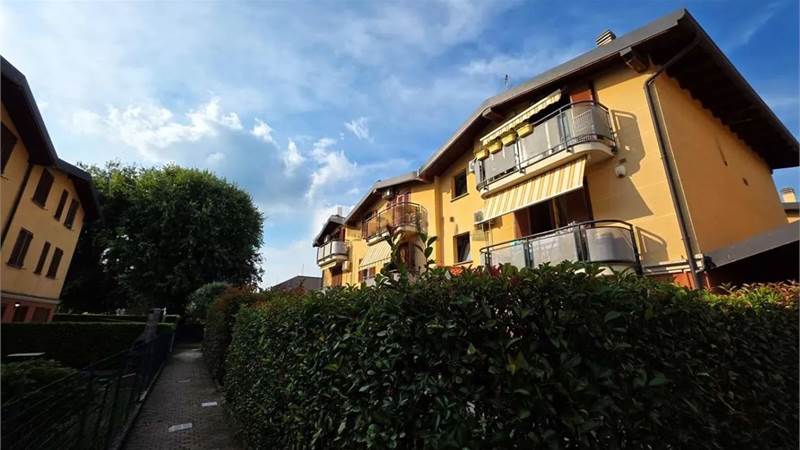 Bilocale con balcone e box triplo