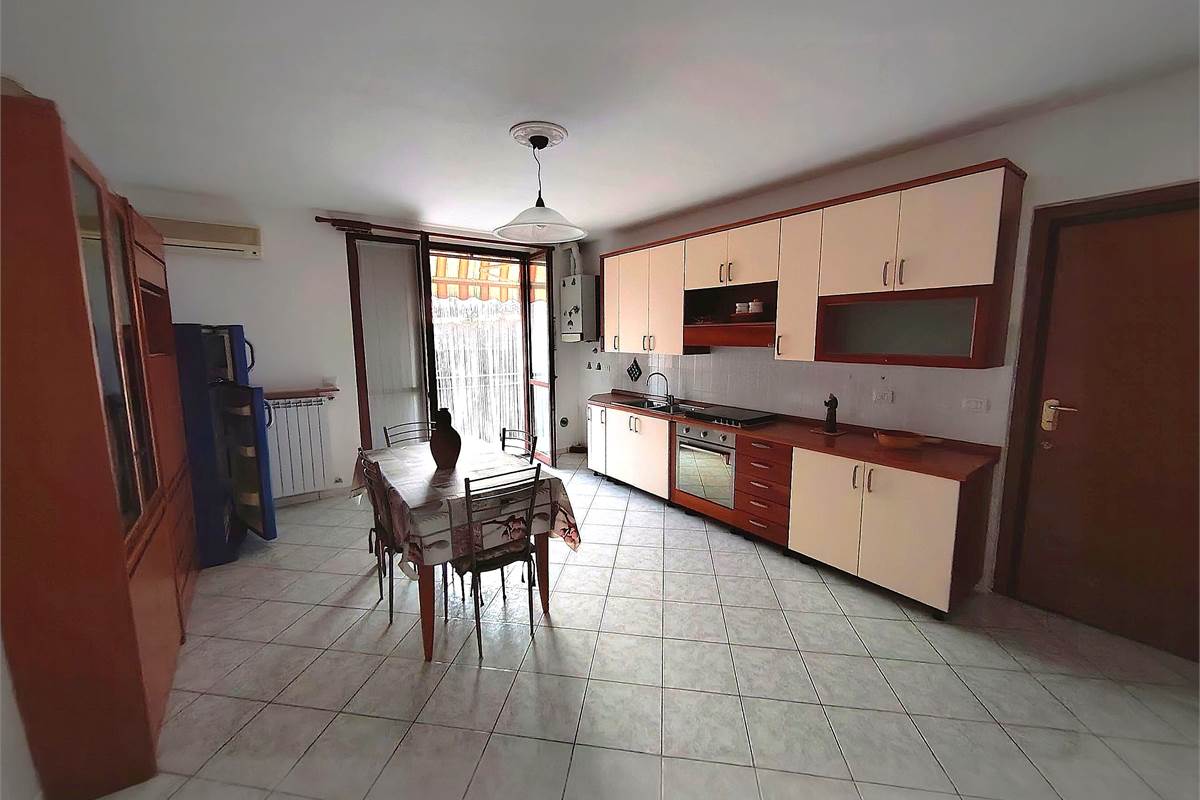 Bilocale con balcone e box triplo