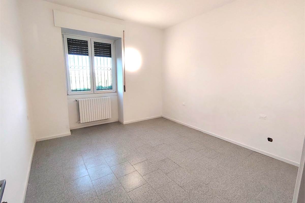 Ampio trilocale con giardino 