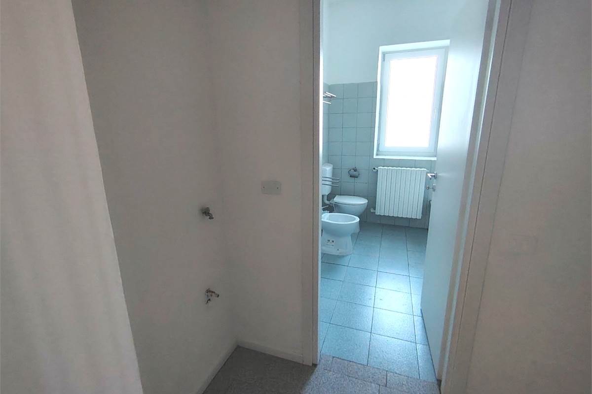 Ampio trilocale con giardino 