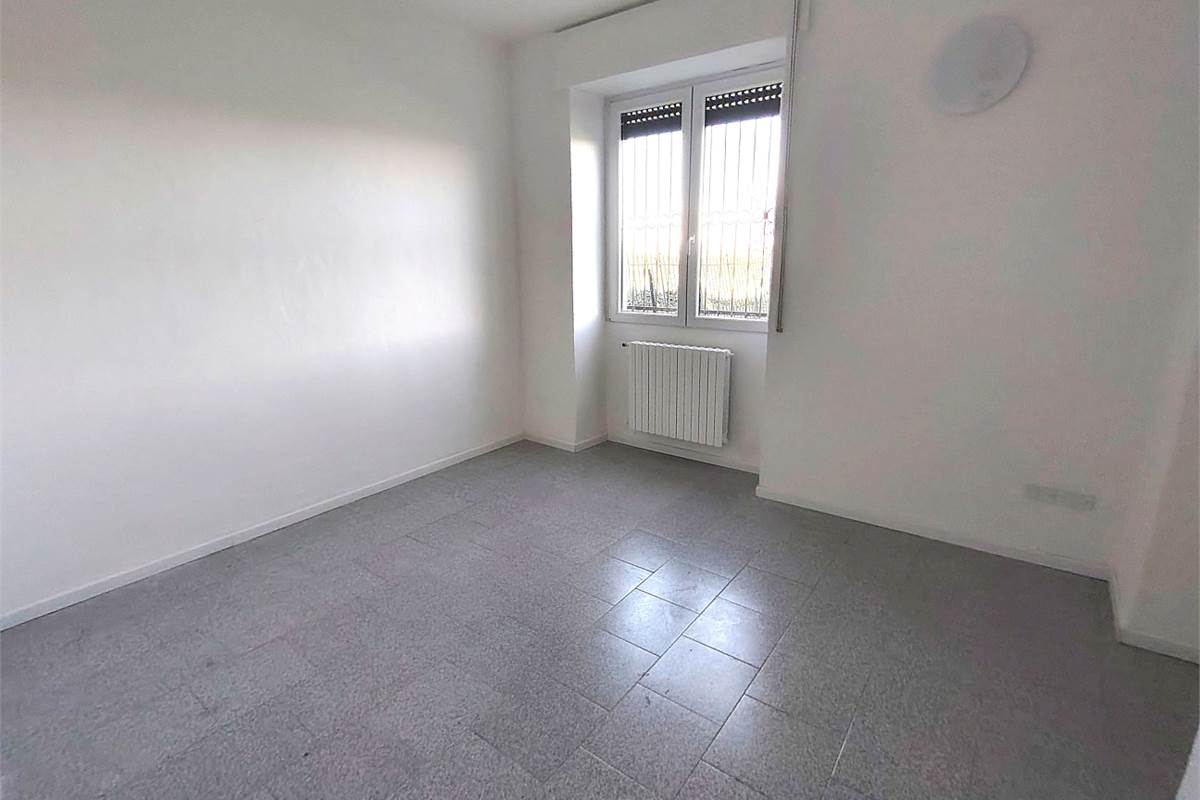 Ampio trilocale con giardino 