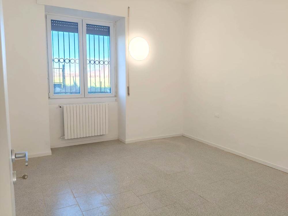 Ampio trilocale con giardino 