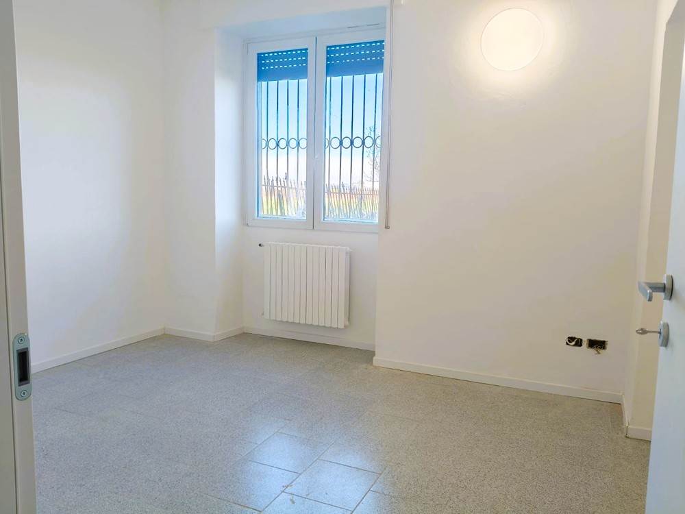 Ampio trilocale con giardino 