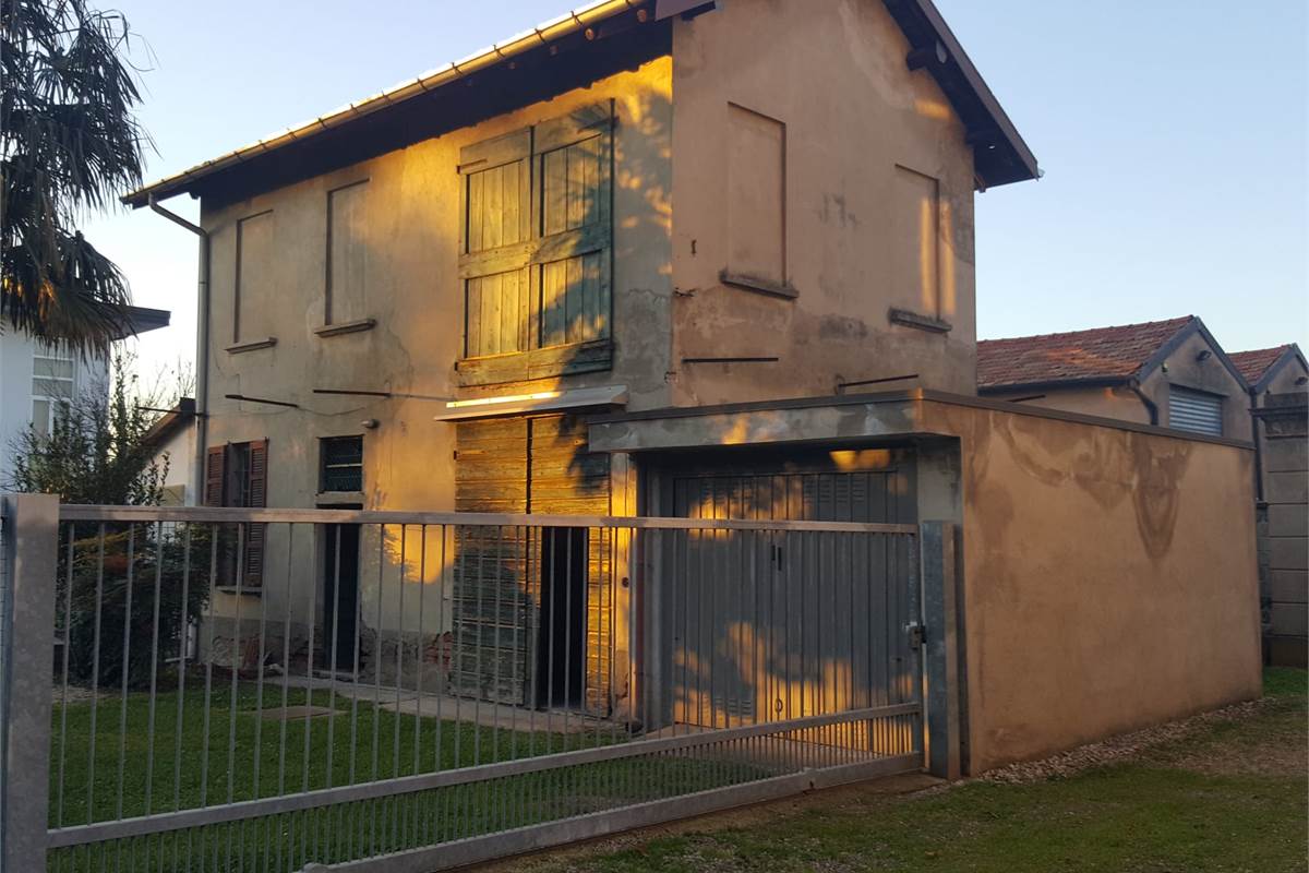 Magazzino In Vendita a Rovellasca
