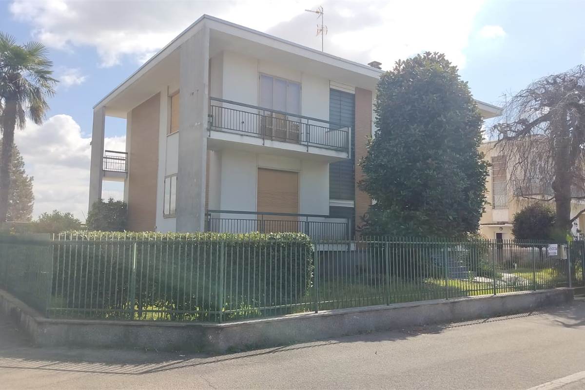 Villa In Vendita a 