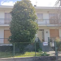 Villa In Vendita a 