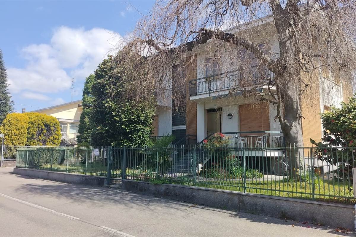 Villa In Vendita a 