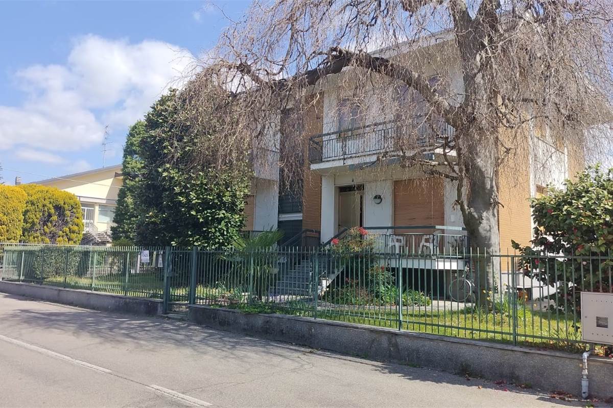 Villa In Vendita a 
