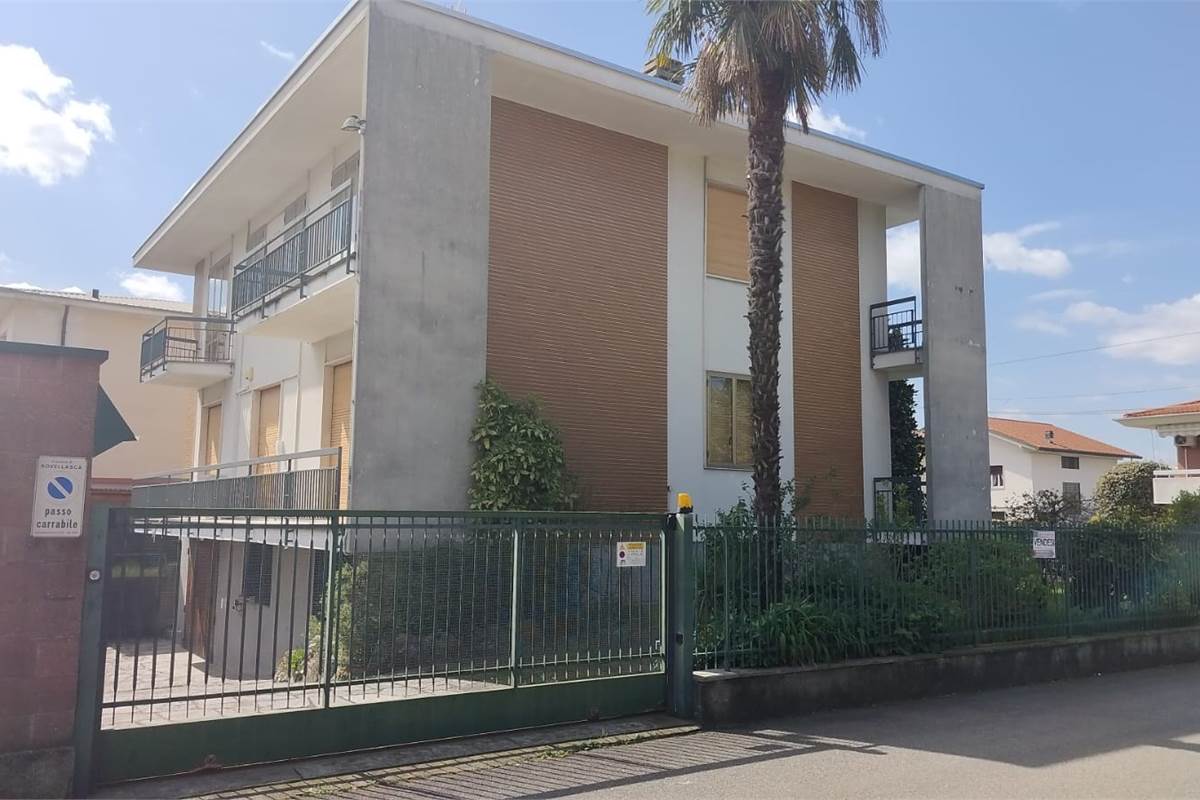 Villa In Vendita a 