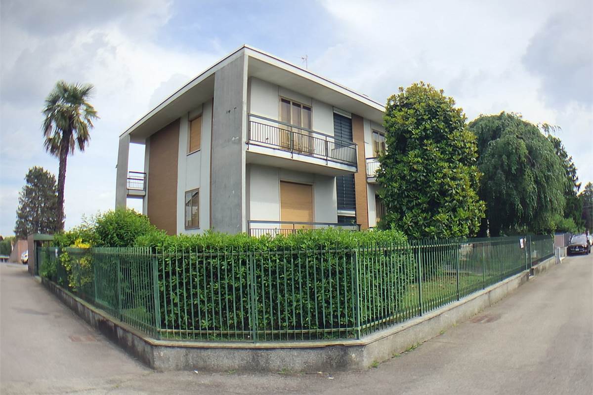 Villa Bifamiliare In Vendita a Rovellasca