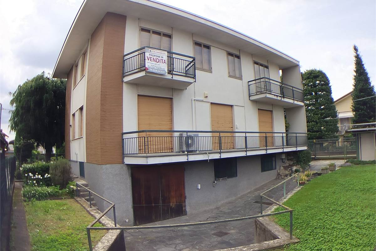Villa Bifamiliare In Vendita a Rovellasca