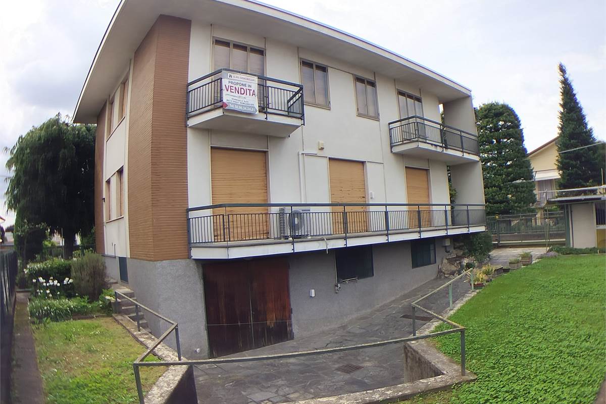 Villa Bifamiliare In Vendita a Rovellasca
