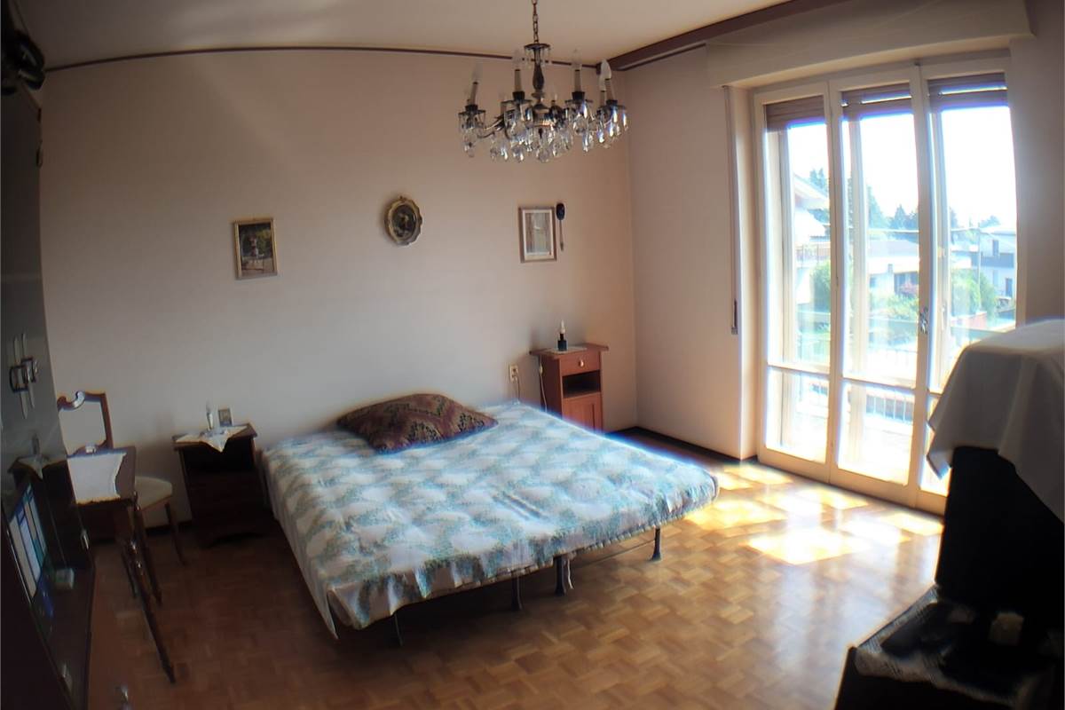 Villa Bifamiliare In Vendita a Rovellasca